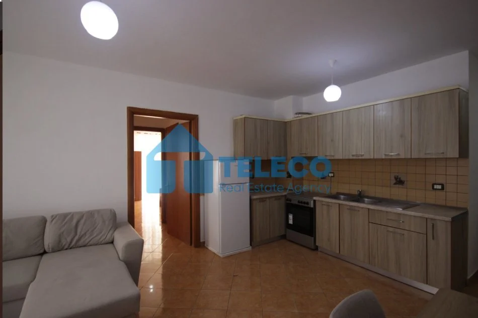Tirane, jepet me qera apartament 2+1+Ballkon Kati 4, 100 m² 400 € (Thoma Koxhaj)