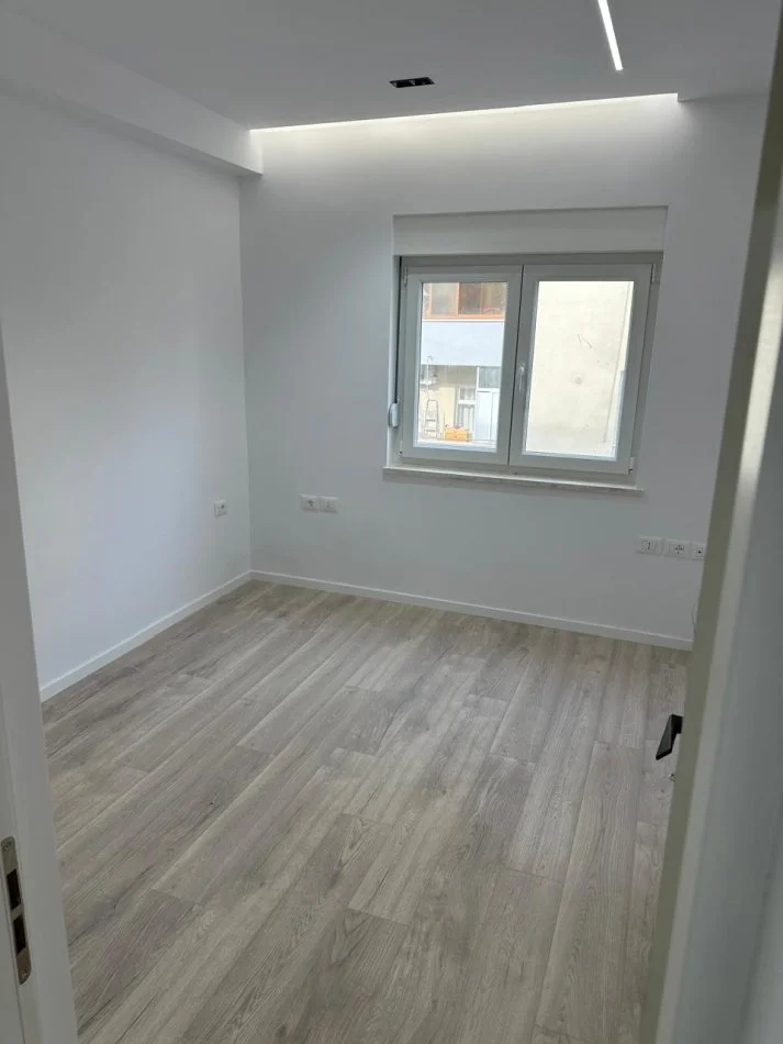 Tirane, jepet me qera apartament 2+1+Ballkon , 62 m² 800 € (ABDYL FRASHERI)