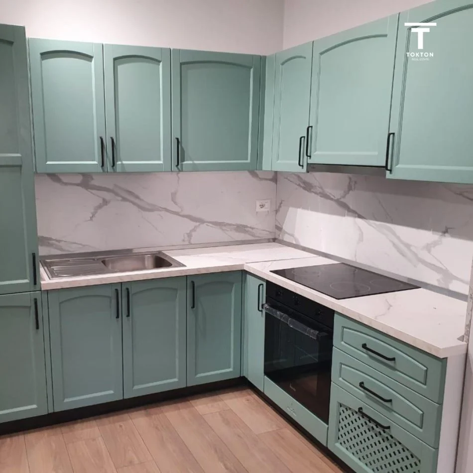 Tirane, jepet me qera apartament 1+1+Ballkon Kati 7, 68 m² 400 € (Rr."3 Deshmoret", Yzberisht)