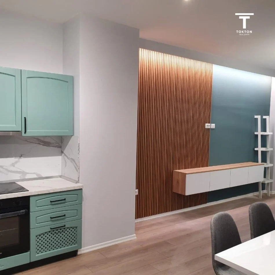 Tirane, jepet me qera apartament 1+1+Ballkon Kati 7, 68 m² 400 € (Rr."3 Deshmoret", Yzberisht)