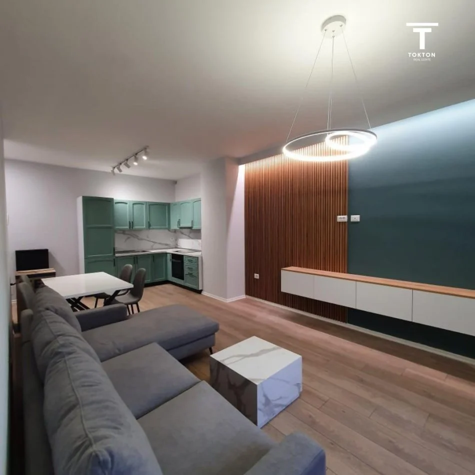 Tirane, jepet me qera apartament 1+1+Ballkon Kati 7, 68 m² 400 € (Rr."3 Deshmoret", Yzberisht)