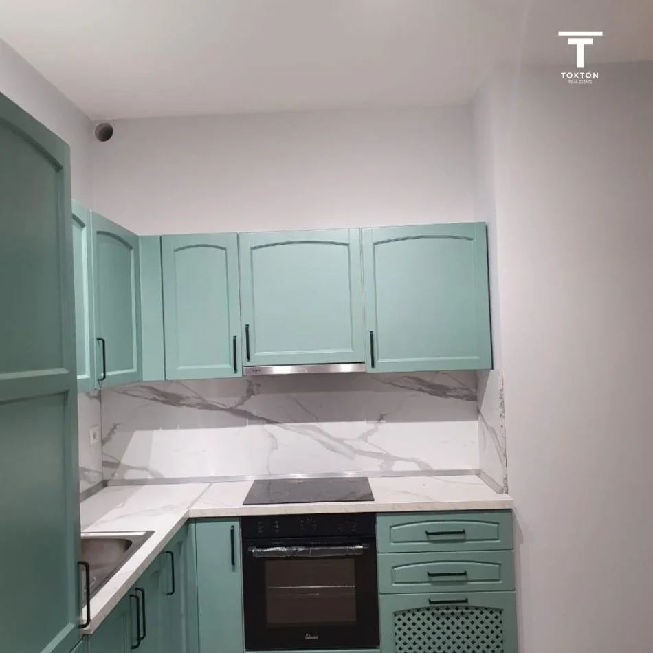 Tirane, jepet me qera apartament 1+1+Ballkon Kati 7, 68 m² 400 € (Rr."3 Deshmoret", Yzberisht)