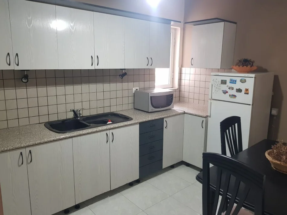 Tirane, jepet me qera apartament 2+1 Kati 4, 74 m² 450 € (rr durrsit)