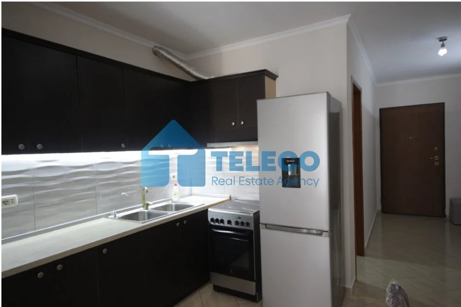 Tirane, jepet me qera apartament 1+1+Ballkon Kati 3, 650 € (Isa Boletini)