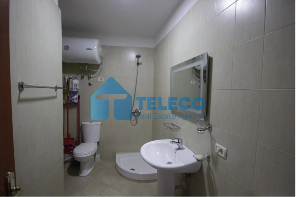 Tirane, jepet me qera apartament 1+1+Ballkon Kati 3, 650 € (Isa Boletini)