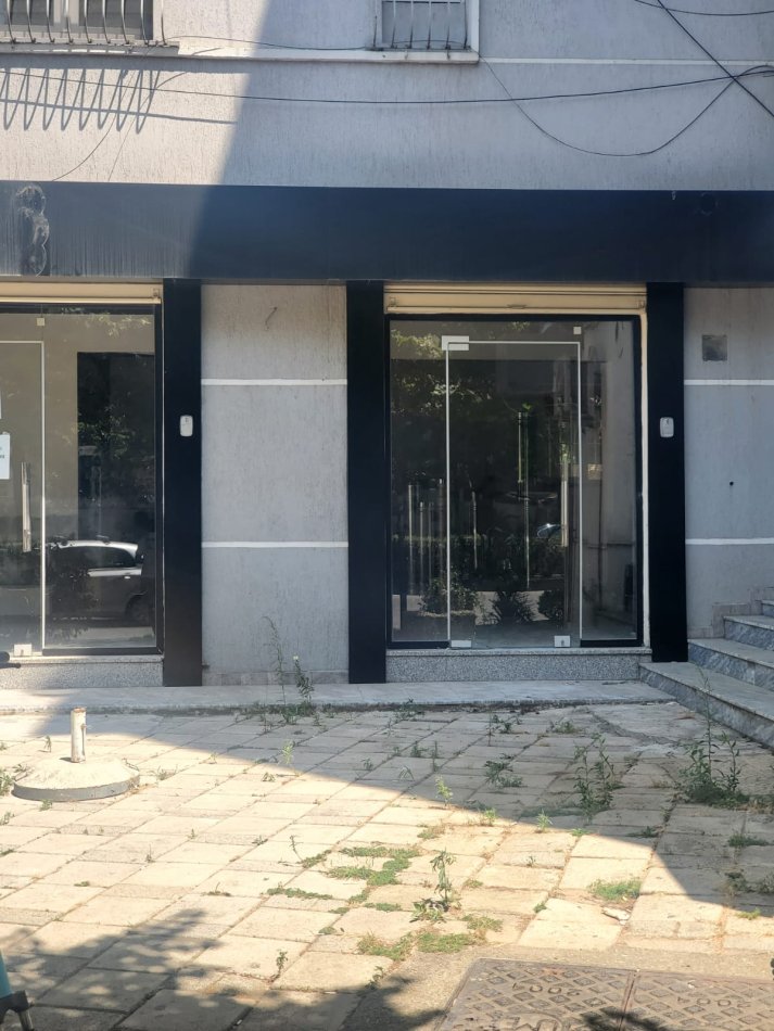 Tirane, jepet me qera ambjent biznesi Kati 0, 80 m² 2.600 € (Inxhinieria e Ndërtimit) TT 1220