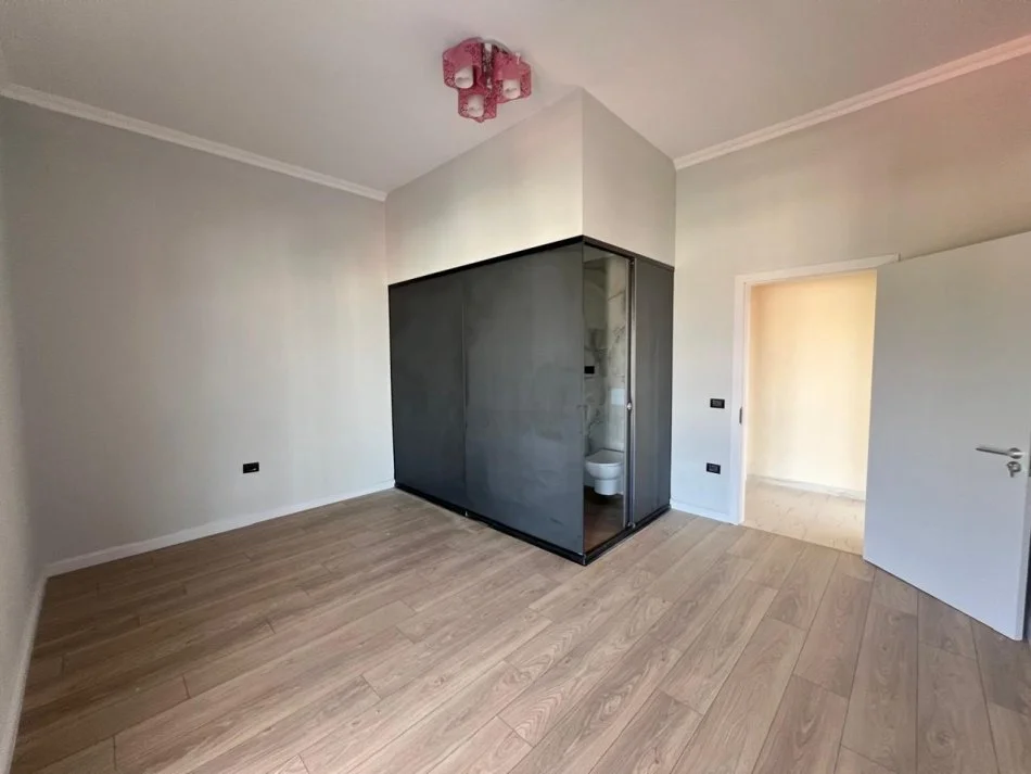 Tirane, shitet apartament 2+1 Kati 7, 120 m² 133.000 € (Fresku)