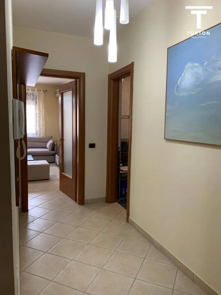 Tirane, jepet me qera 2+1 Kati 10, 103 m² 900 € (MINE PEZA)