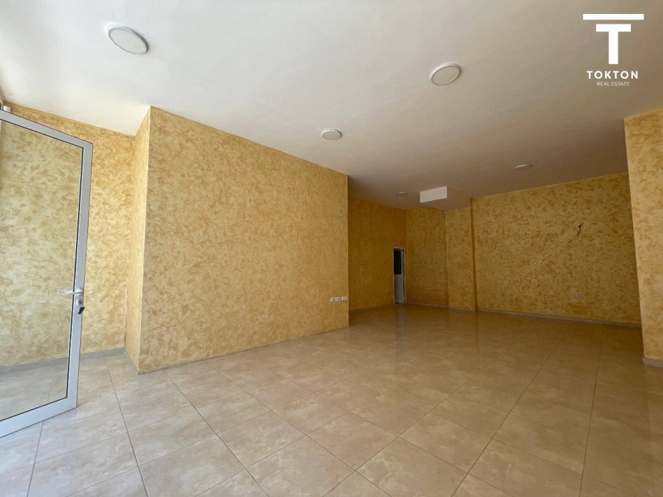 Tirane, jepet me qera Kati 0, 70 m² 450 € (ASTIR)