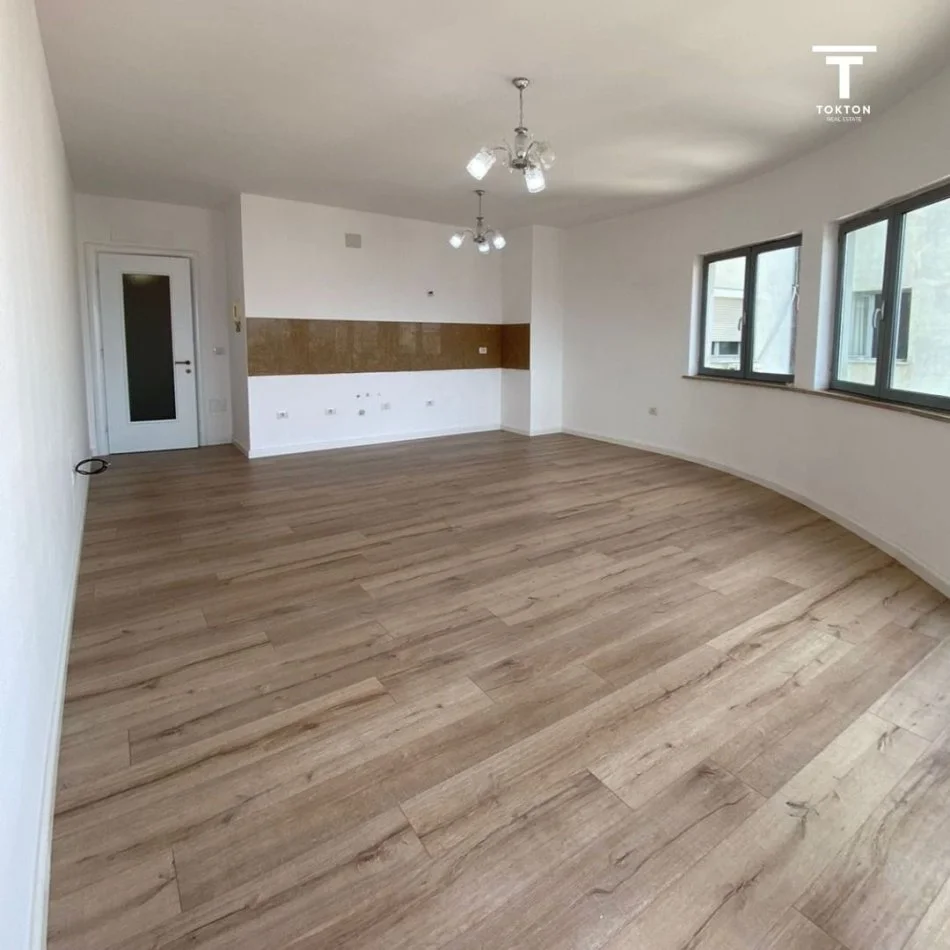 Tirane, shes apartament 1+1 Kati 8, 76 m² 155.000 € (Zogu i Zi)
