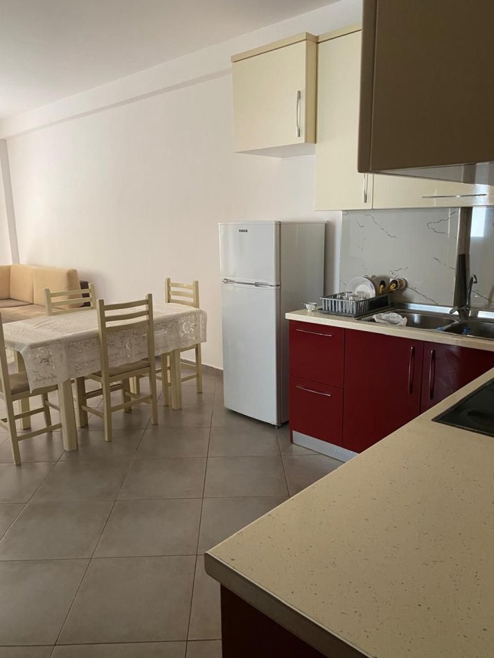 Tirane, jepet me qera apartament 2+1+Ballkon Kati 4, 85 m² 450 € (Bill Klinton)