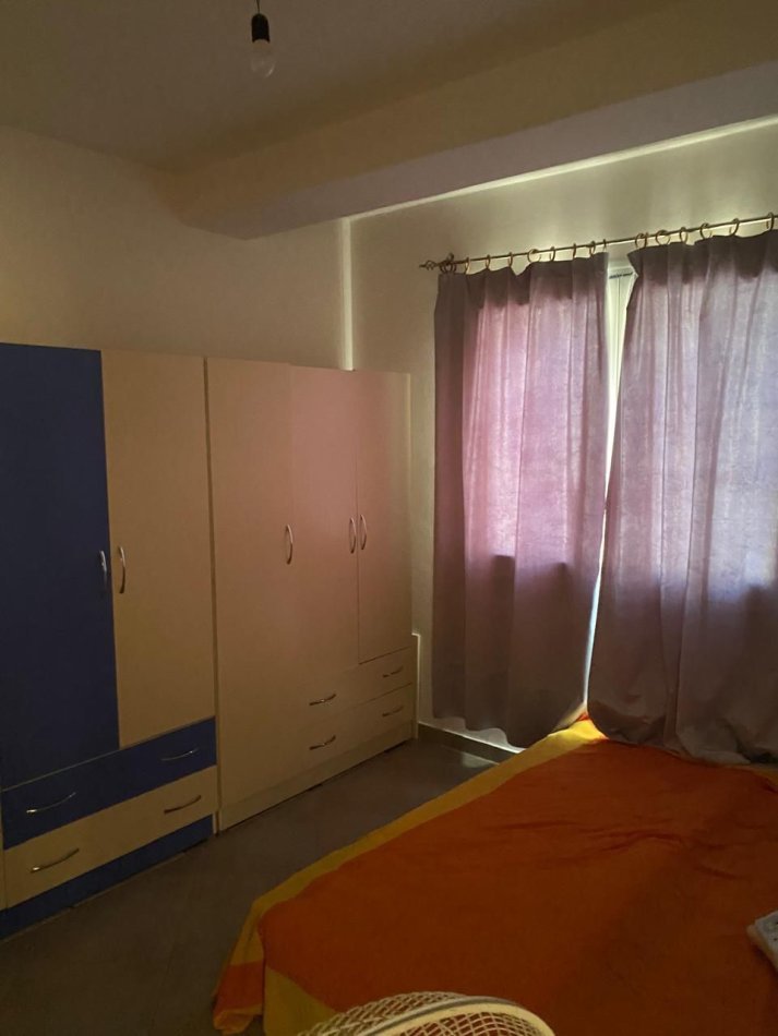 Tirane, jepet me qera apartament 2+1+Ballkon Kati 4, 85 m² 450 € (Bill Klinton)