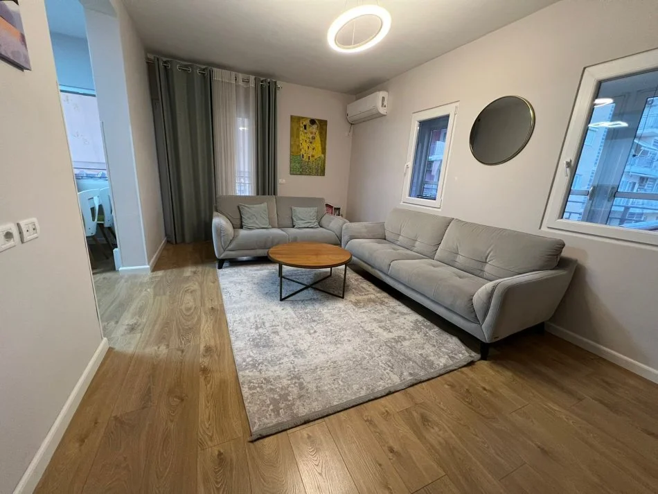 Tirane, shitet apartament 3+1 Kati 9, 153 m² 300.000 € (fusha aviacionit)