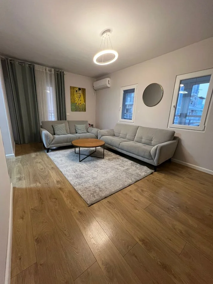 Tirane, shitet apartament 3+1 Kati 9, 153 m² 300.000 € (fusha aviacionit)