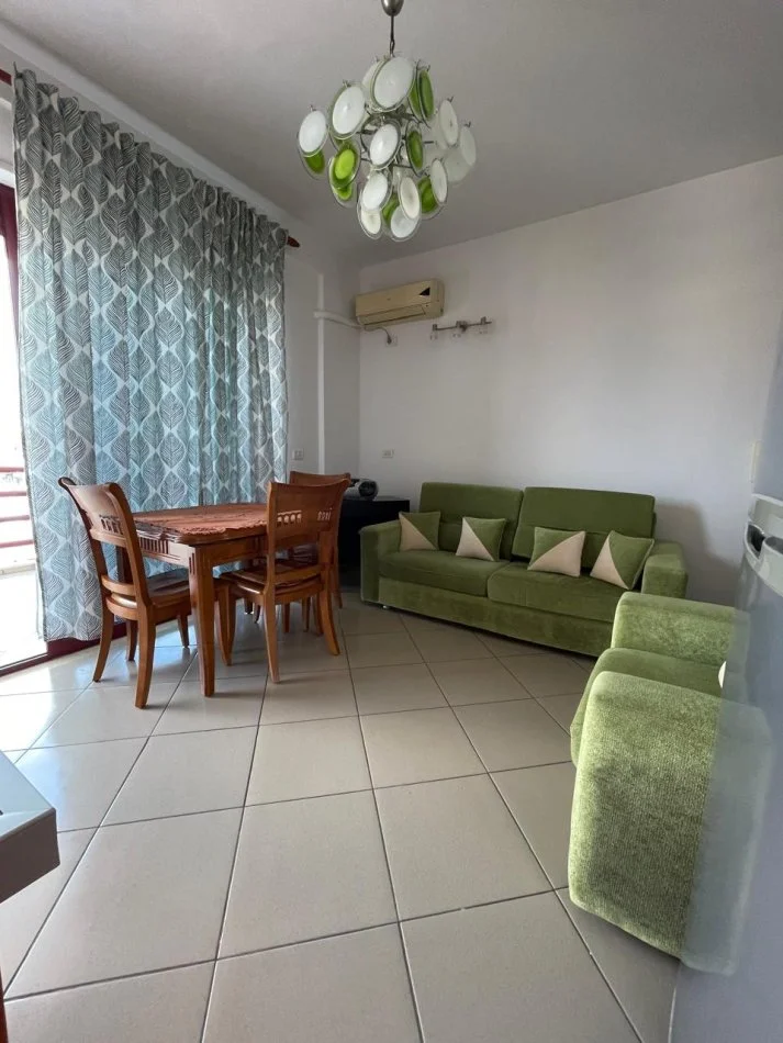 Tirane, jepet me qera apartament 1+1+Ballkon Kati 6, 65 m² 400 € (Rruga e Dibres)