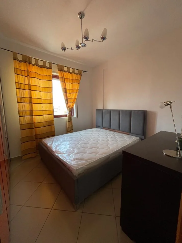 Tirane, jepet me qera apartament 1+1+Ballkon Kati 6, 65 m² 400 € (Rruga e Dibres)