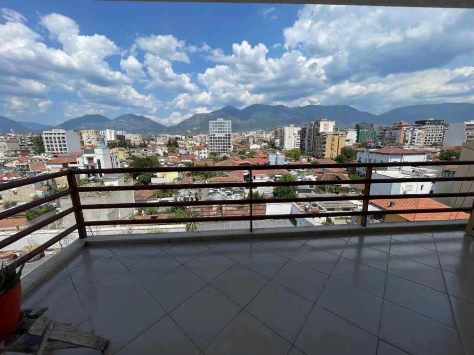 Tirane, jepet me qera apartament 1+1+Ballkon Kati 6, 65 m² 400 € (Rruga e Dibres)