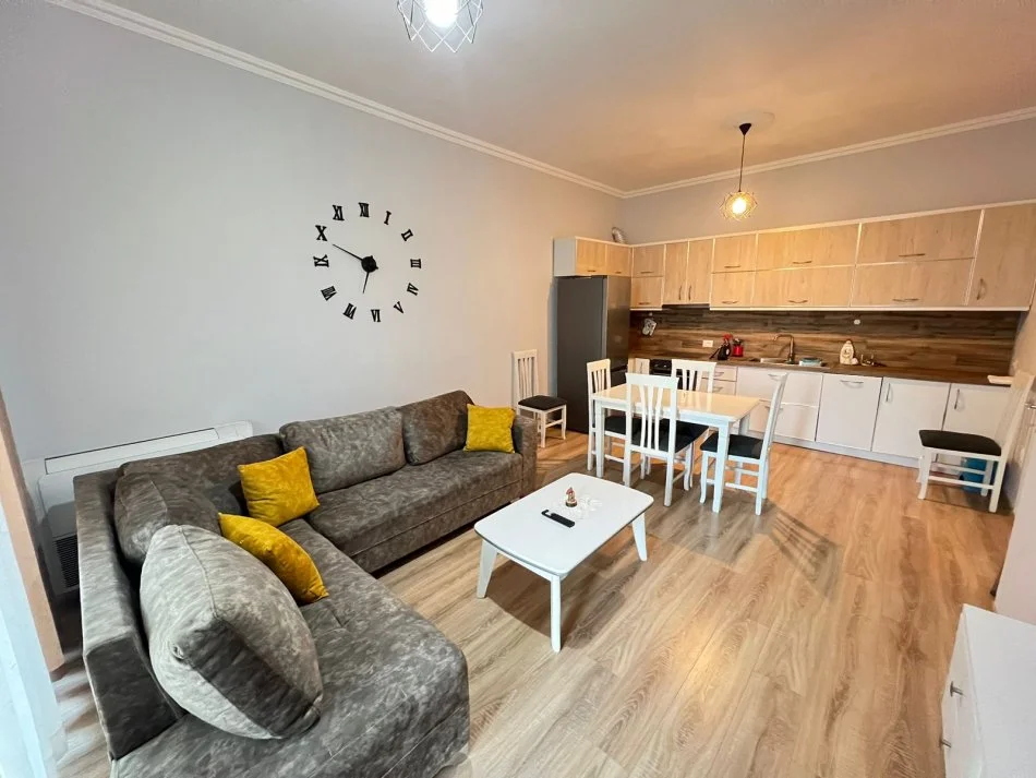 Tirane, jepet me qera apartament 2+1+Ballkon Kati 3, 105 m² 700 € (Kompleksi Square 21)