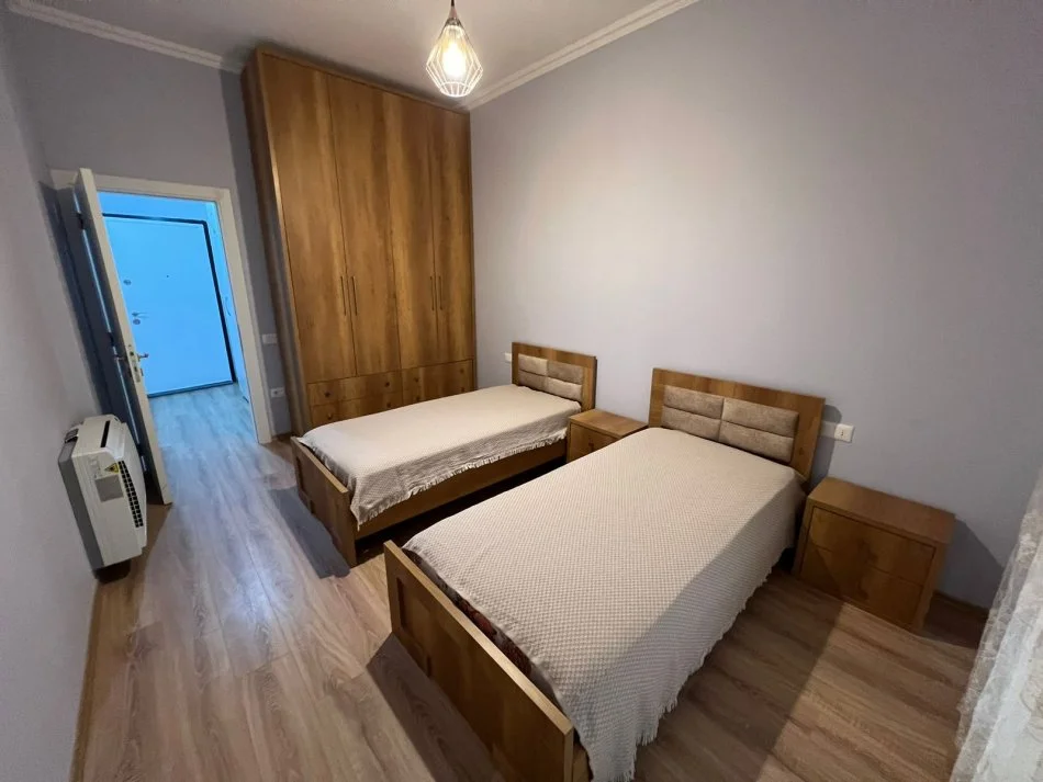 Tirane, jepet me qera apartament 2+1+Ballkon Kati 3, 105 m² 700 € (Kompleksi Square 21)