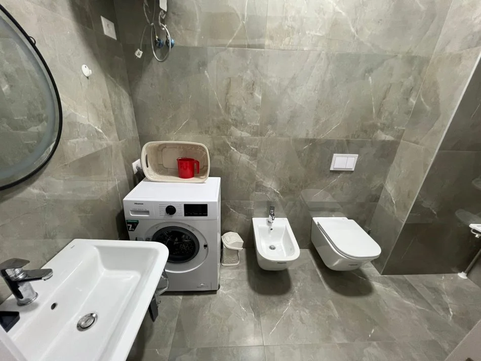 Tirane, jepet me qera apartament 2+1+Ballkon Kati 3, 105 m² 700 € (Kompleksi Square 21)