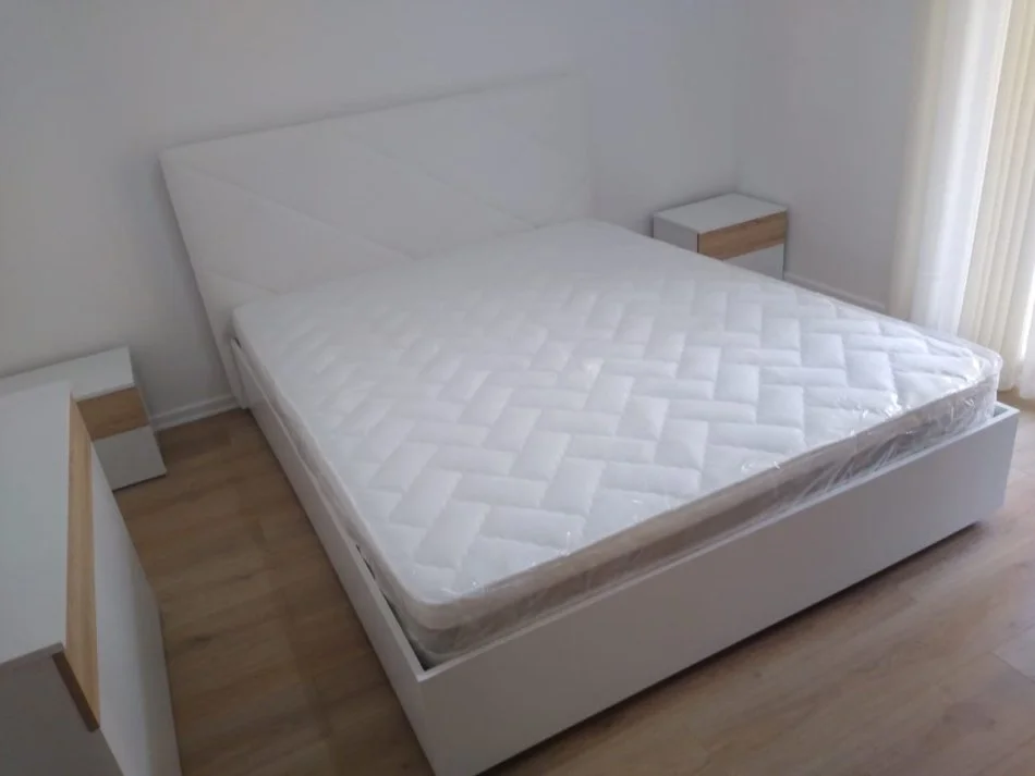 Tirane, jepet me qera apartament 2+1 Kati 4, 99 m² 500 € (Rruga 3 Deshmoret,Yzberisht)