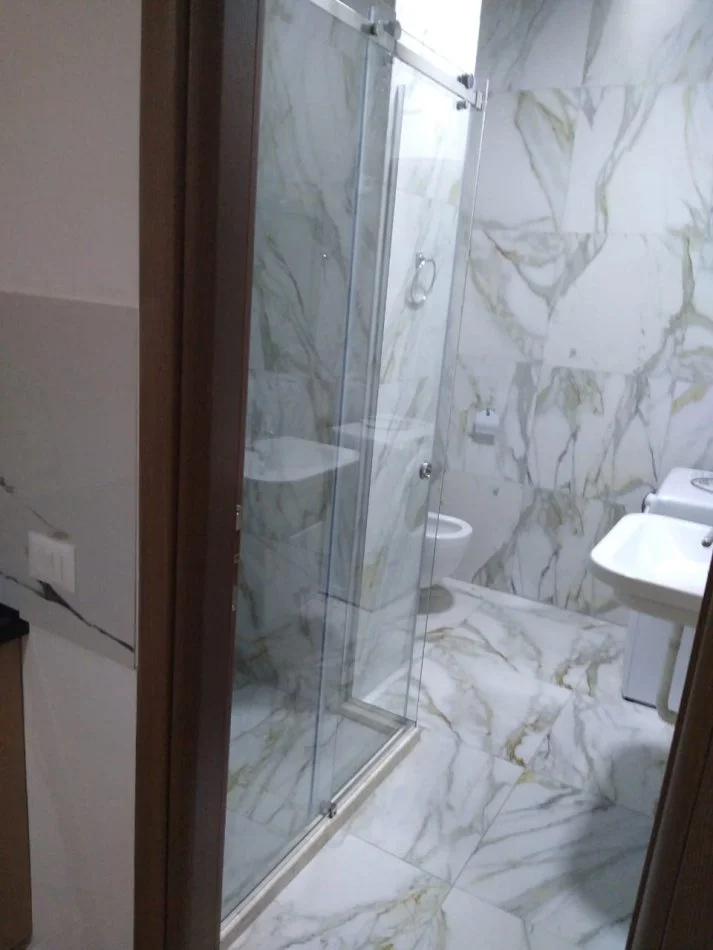 Tirane, jepet me qera apartament 2+1 Kati 4, 99 m² 500 € (Rruga 3 Deshmoret,Yzberisht)