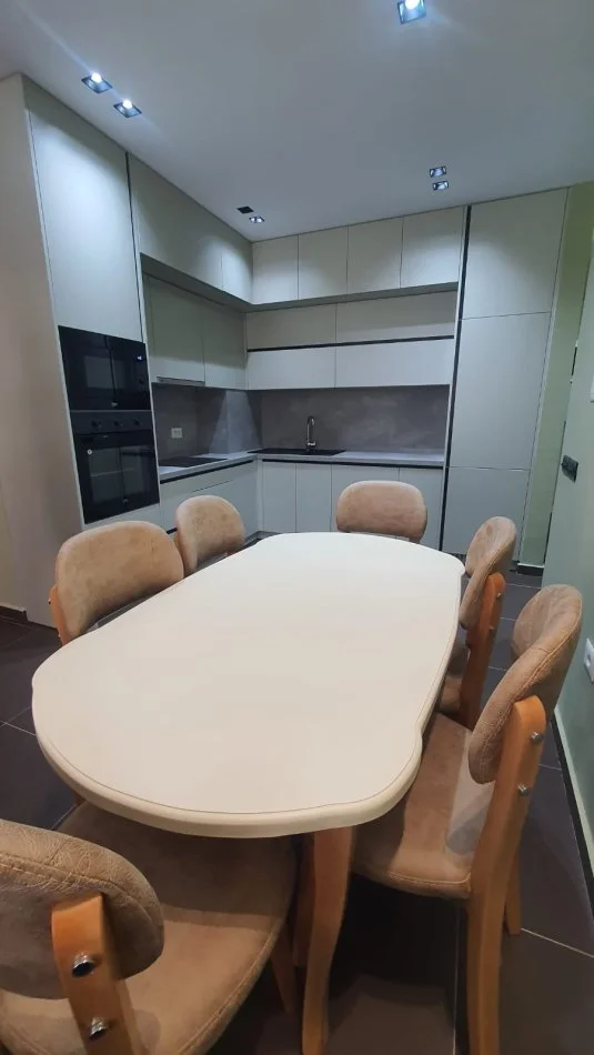 Tirane, jepet me qera 2+1 Kati 4, 102 m² 550 € (Rruga 3 Deshmoret,Yzberisht)