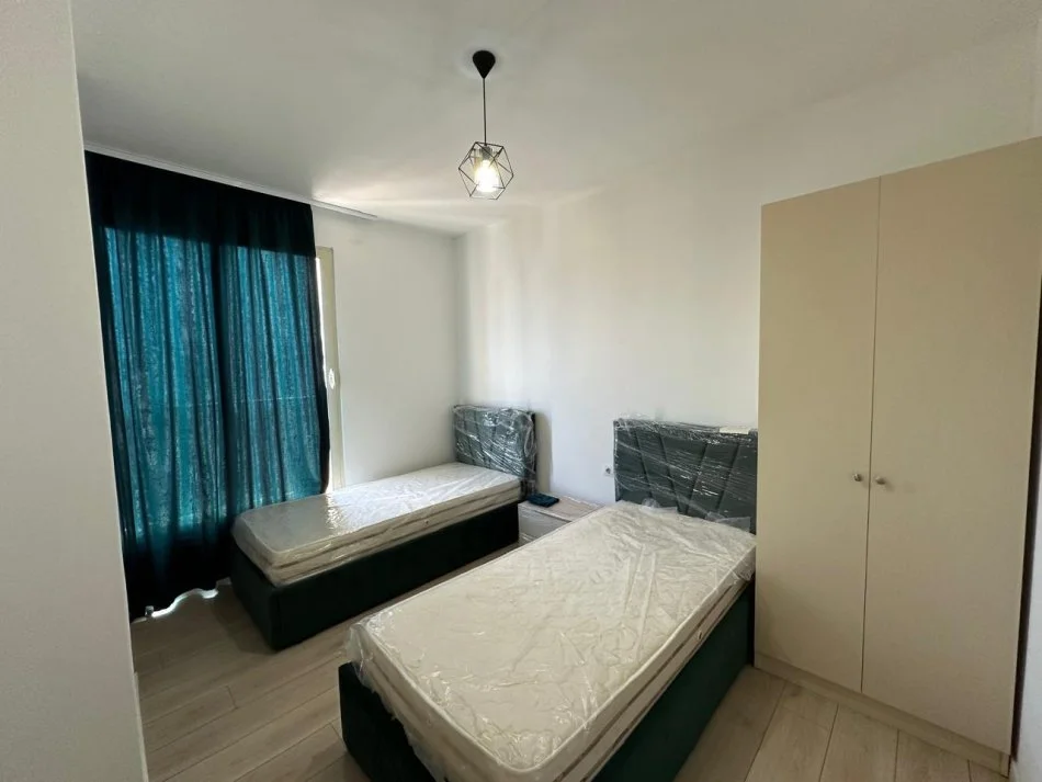 Tirane, jepet me qera apartament 2+1 Kati 8, 103 m² 550 € (Fusha e Aviacionit)