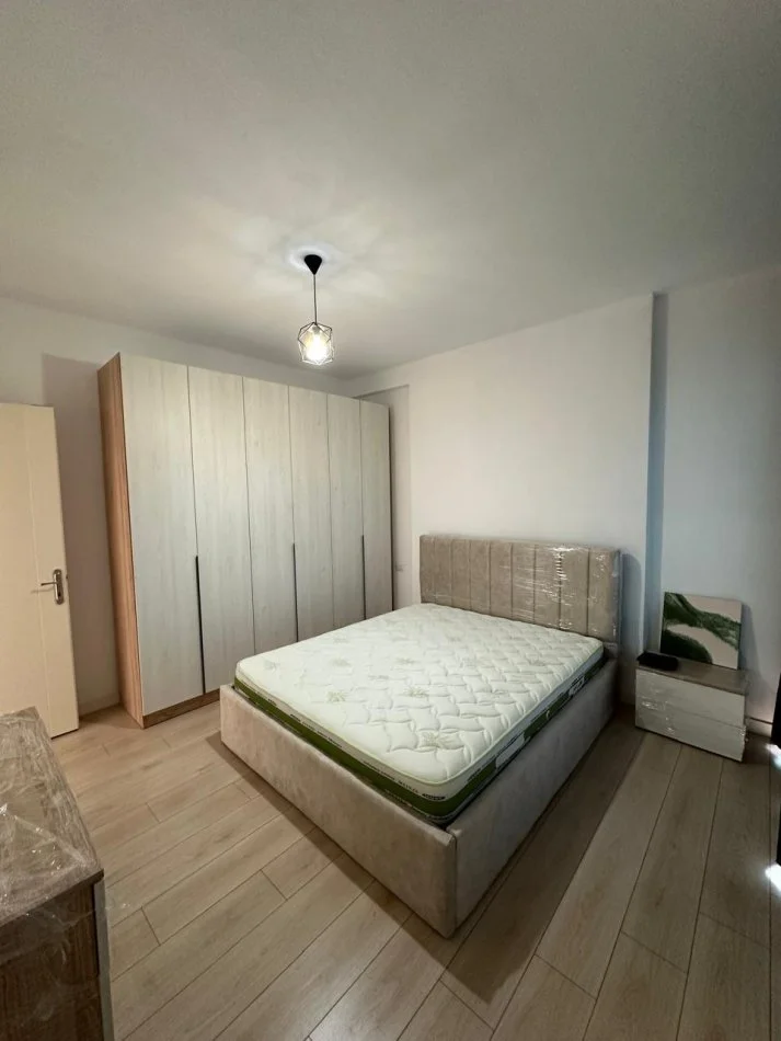 Tirane, jepet me qera apartament 2+1 Kati 8, 103 m² 550 € (Fusha e Aviacionit)