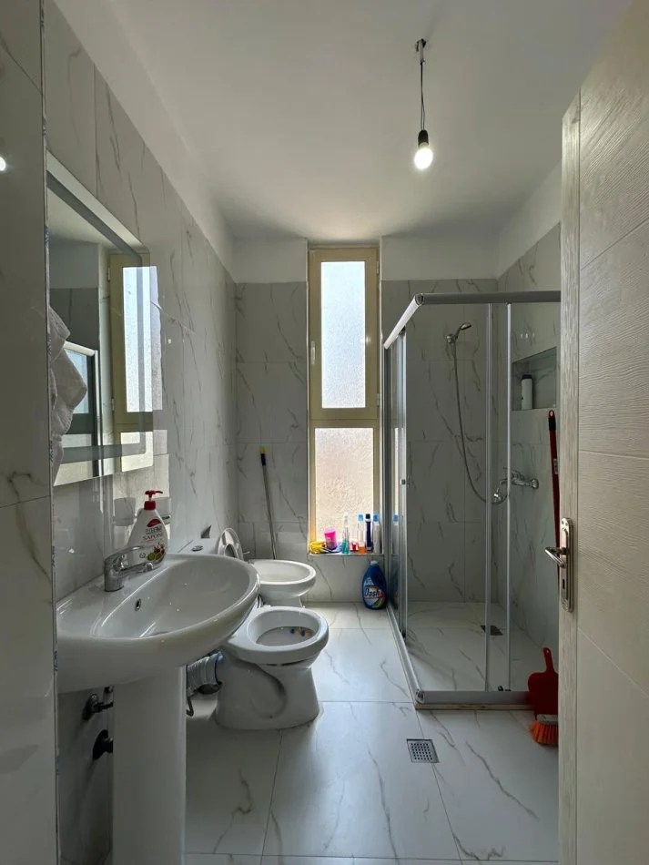 Tirane, jepet me qera apartament 2+1 Kati 8, 103 m² 550 € (Fusha e Aviacionit)