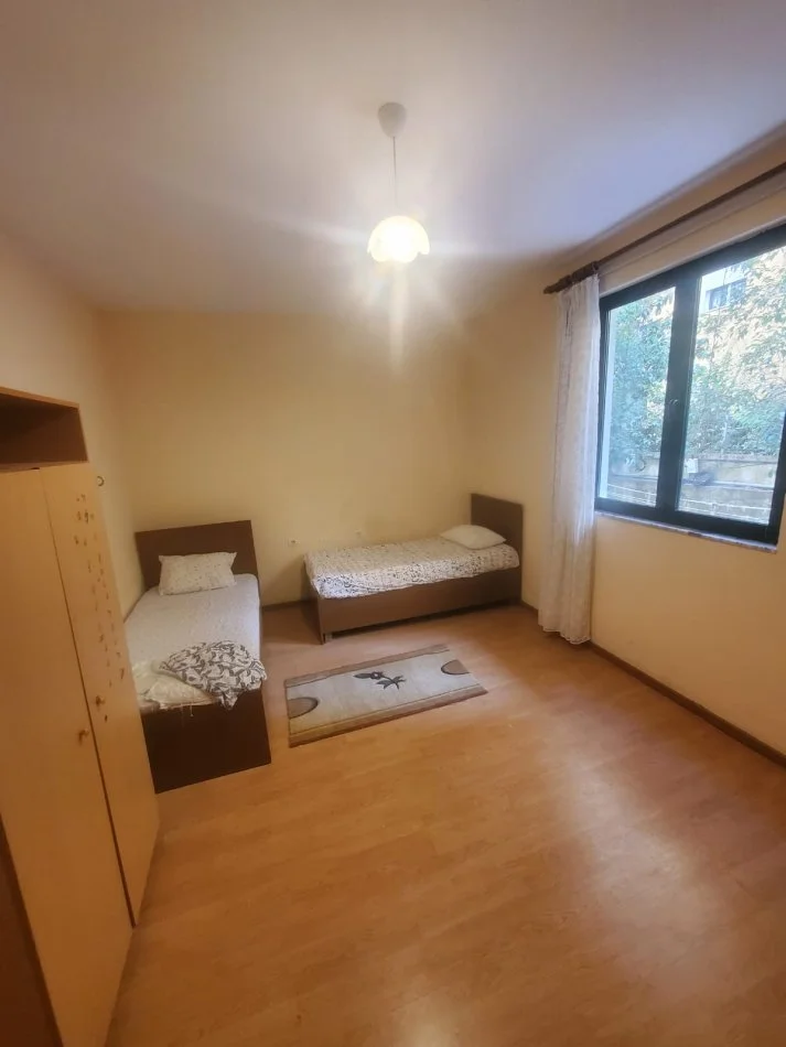 Tirane, jepet me qera apartament 2+1 Kati 1, 110 m² 420 € (rruga bill klinton)
