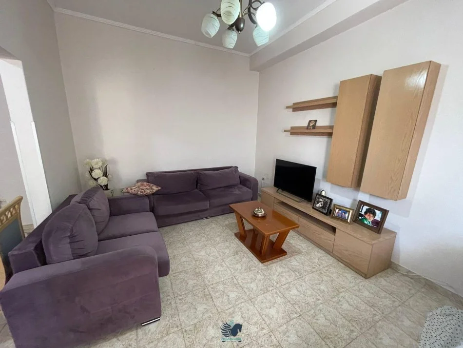 Jepet Me Qera Shtepi Private 2+1 Tek Shkolla e Kuqe [ID PV0474]