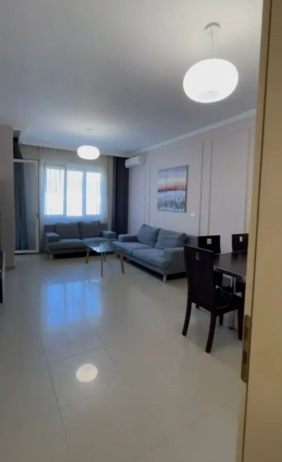 Tirane, jepet me qera apartament 1+1 Kati 5, 75 m² 500 € (Rruga e Barrikadave)