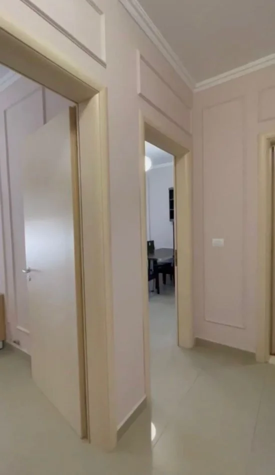 Tirane, jepet me qera apartament 1+1 Kati 5, 75 m² 500 € (Rruga e Barrikadave)