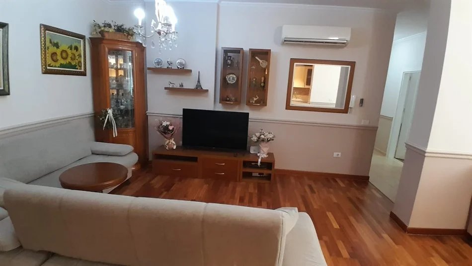 Tirane, Apartament 2+1 me qira  Kati 2, 1.100 €  ( Kopshti Zoologjik)