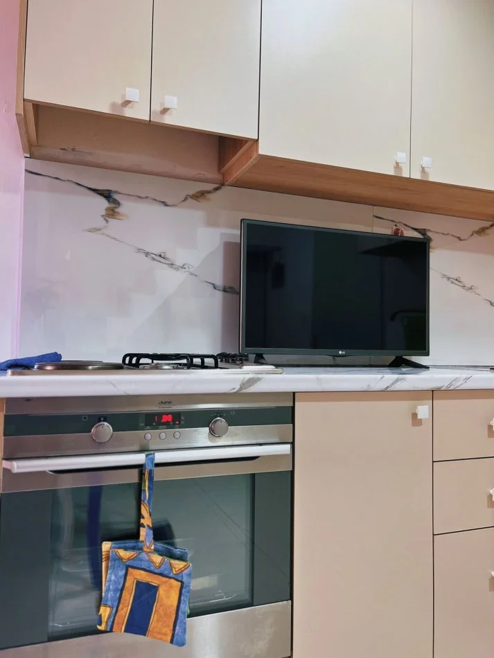 Tirane, shitet apartament 1+1 Kati 3, 97.000 € 