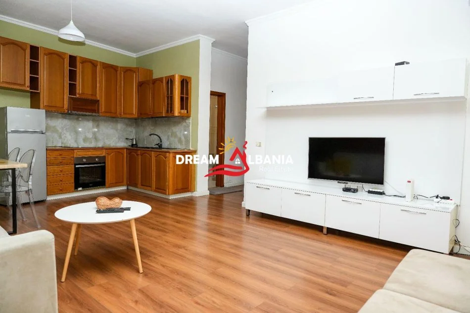 Tirane, jepet me qera apartament 1+1 Kati 4, 70 m² 650 € (ne Bulevardin Zogu i I te Ministria e Drejtesise)