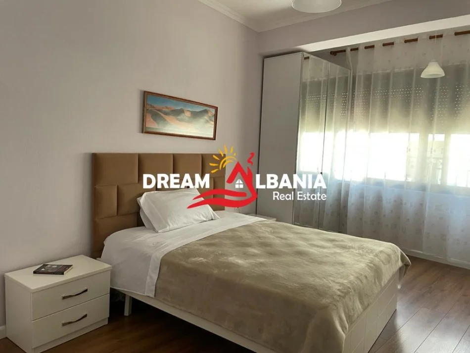 Tirane, jepet me qera apartament 1+1 Kati 4, 70 m² 650 € (ne Bulevardin Zogu i I te Ministria e Drejtesise)