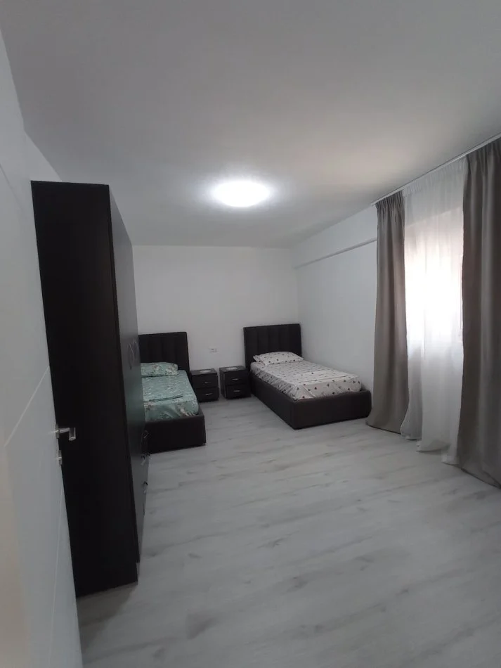 Tirane, jepet me qera apartament 2+1+Aneks+Ballkon Kati 1, 100 m² 900 € (Ibrahim Rugova)