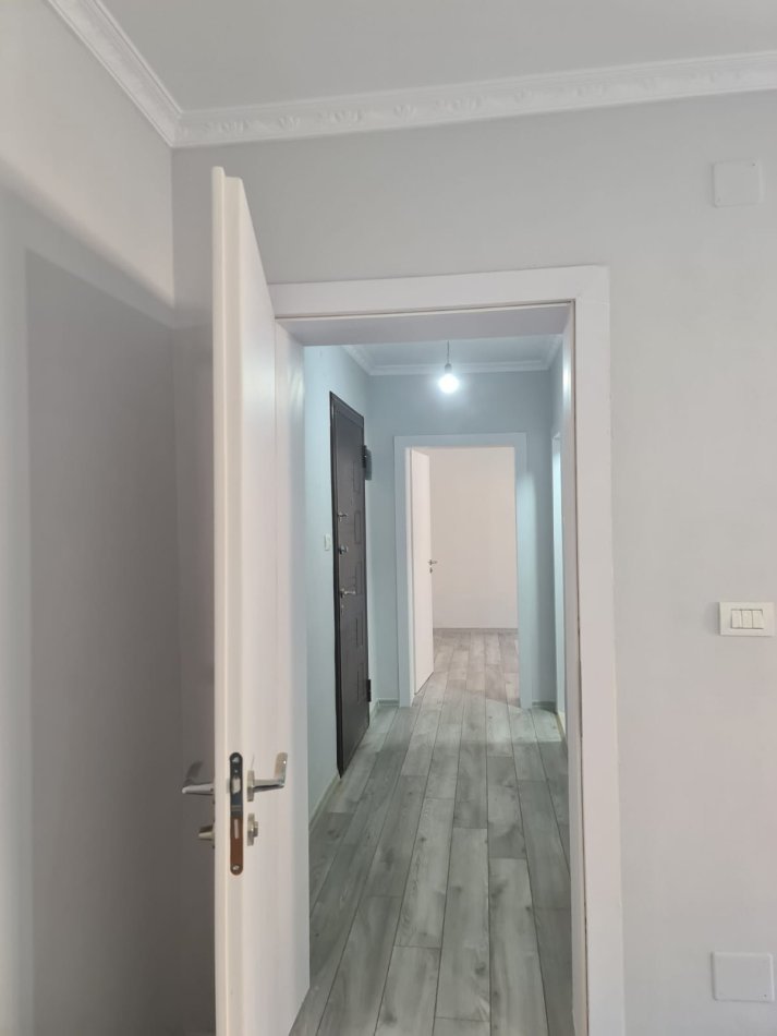 Tirane, shitet apartament 1+1 Kati 3, 53 m² 125.000 € (21 Dhjetori)