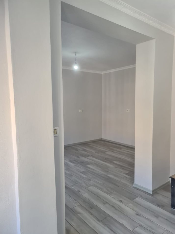 Tirane, shitet apartament 1+1 Kati 3, 53 m² 125.000 € (21 Dhjetori)