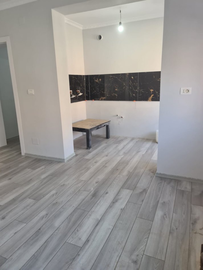 Tirane, shitet apartament 1+1 Kati 3, 53 m² 125.000 € (21 Dhjetori)