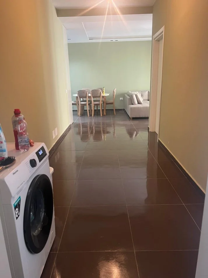 Tirane, jepet me qera apartament 2+1+Ballkon Kati 4, 88 m² 550 € (Rruga 3 Deshmoret)
