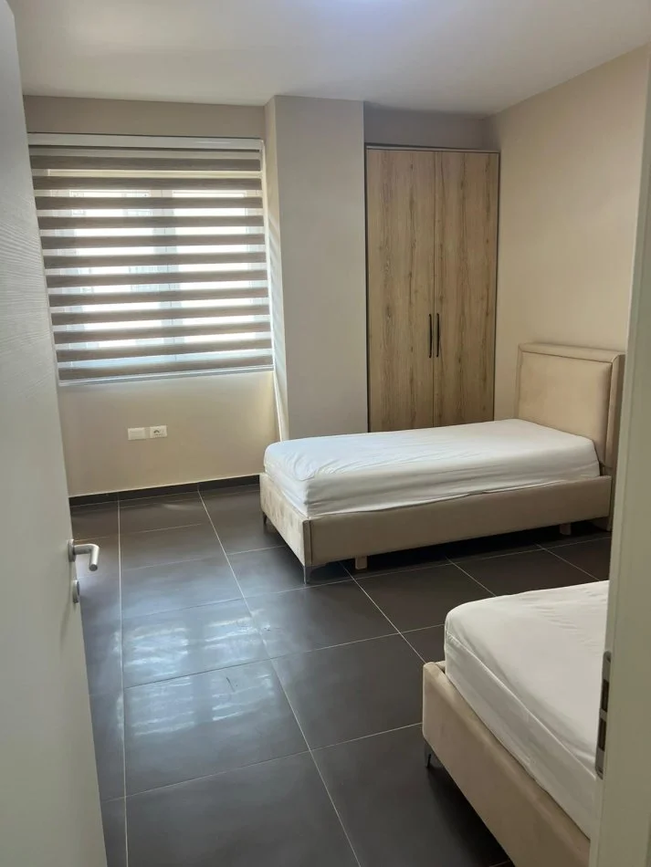 Tirane, jepet me qera apartament 2+1+Ballkon Kati 4, 88 m² 550 € (Rruga 3 Deshmoret)