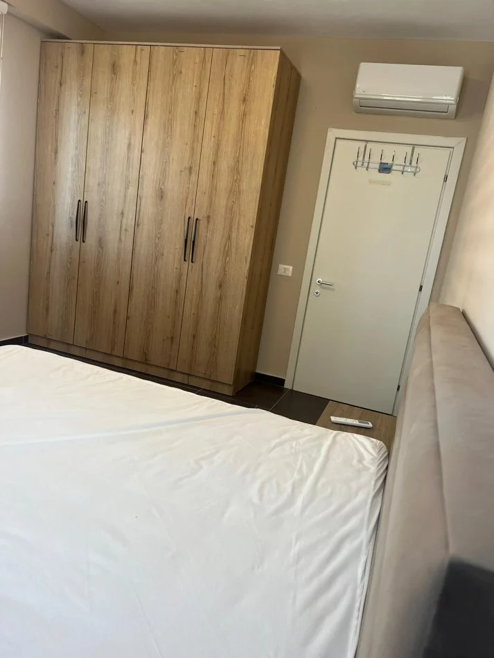 Tirane, jepet me qera apartament 2+1+Ballkon Kati 4, 88 m² 550 € (Rruga 3 Deshmoret)