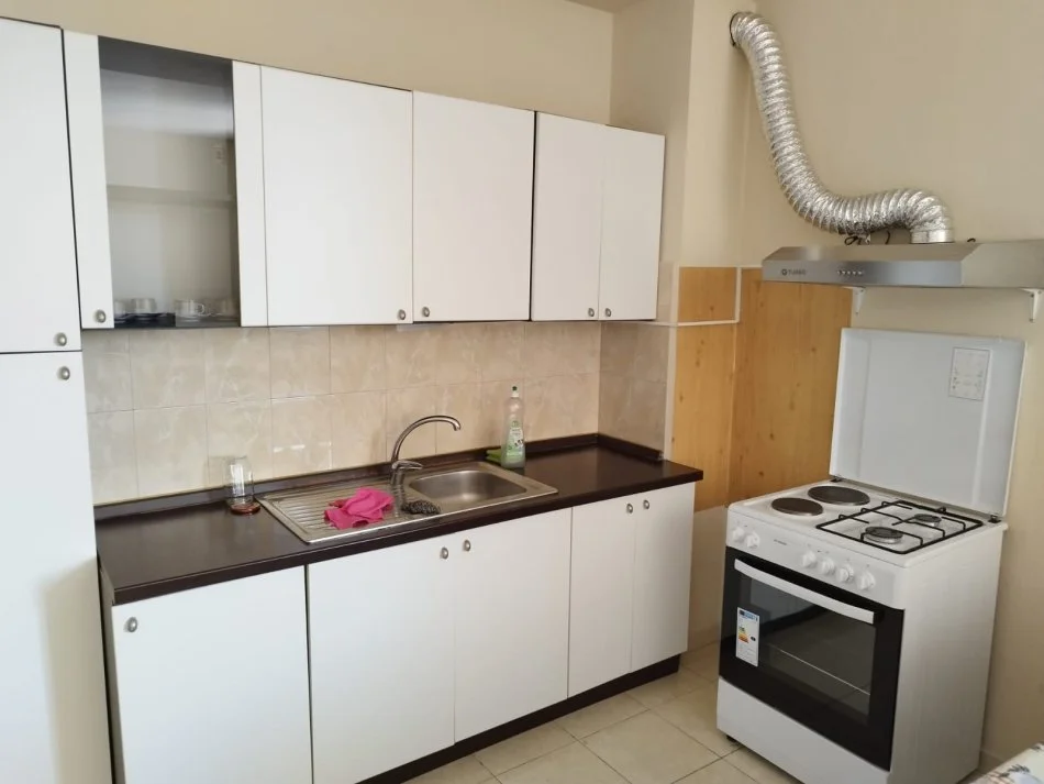 Tirane, jepet me qera apartament 1+1 Kati 7, 70 m² 400 € (Rruga Gjon Buzuku, mbrapa Viles Gold)