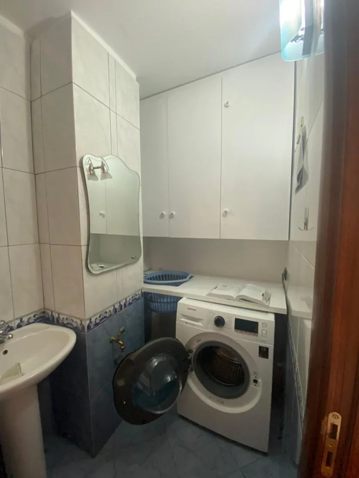 Tirane, jepet me qera apartament 2+1+Aneks+Ballkon Kati 6, 100 m² 700 € (Rruga:Nikolle Kocorri)
