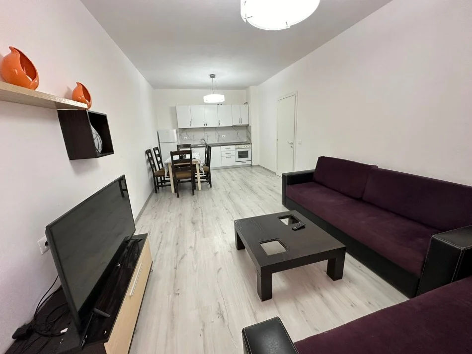 Tirane, jepet me qera apartament 1+1+Ballkon Kati 3, 75 m² 380 € (rruga sokrat miho)