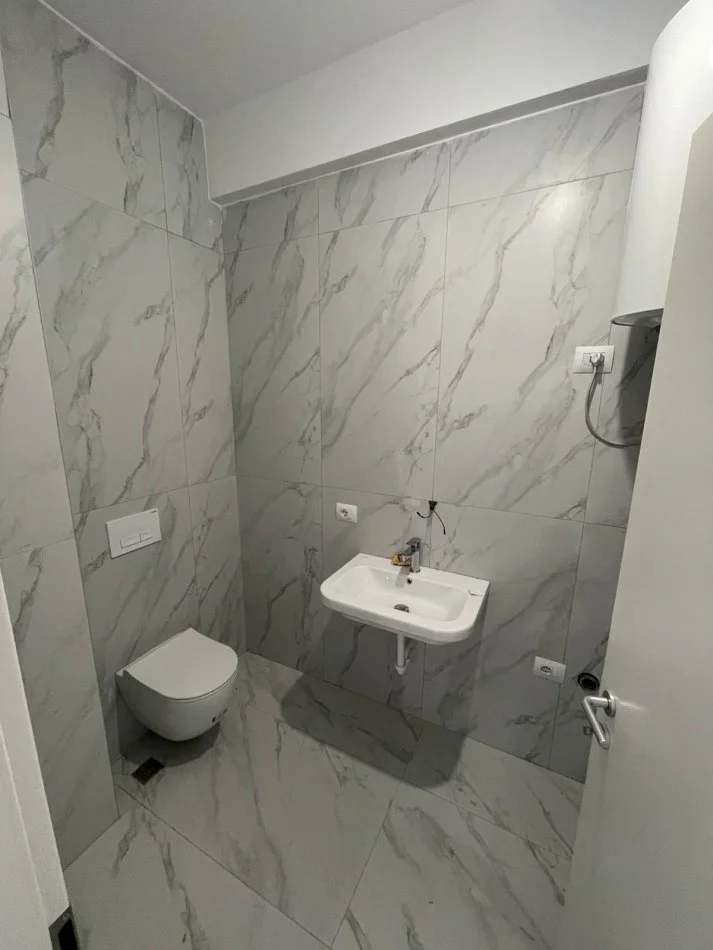 Tirane, jepet me qera apartament 1+1+Ballkon Kati 2, 67 m² 280 € (Rruga Pasho Hysa)