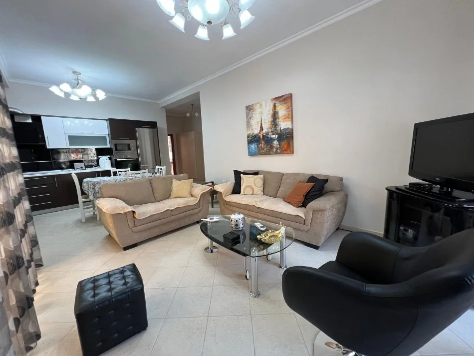 Tirane, jepet me qera apartament 2+1+Ballkon Kati 3, 115 m² 600 € (Kopshti Zoologjik)